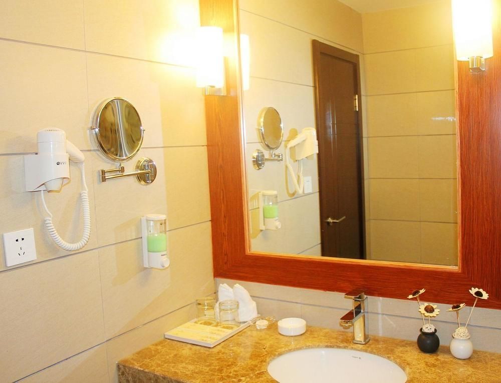 Chengdu Ronghome Hotel Bagian luar foto