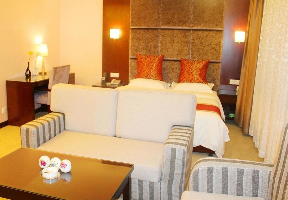 Chengdu Ronghome Hotel Bagian luar foto
