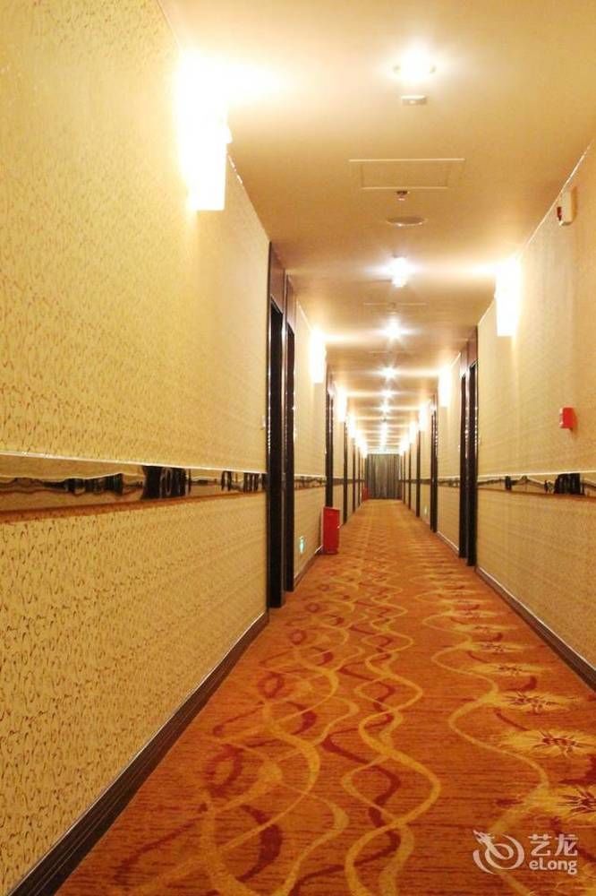 Chengdu Ronghome Hotel Bagian luar foto