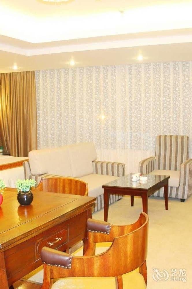 Chengdu Ronghome Hotel Bagian luar foto