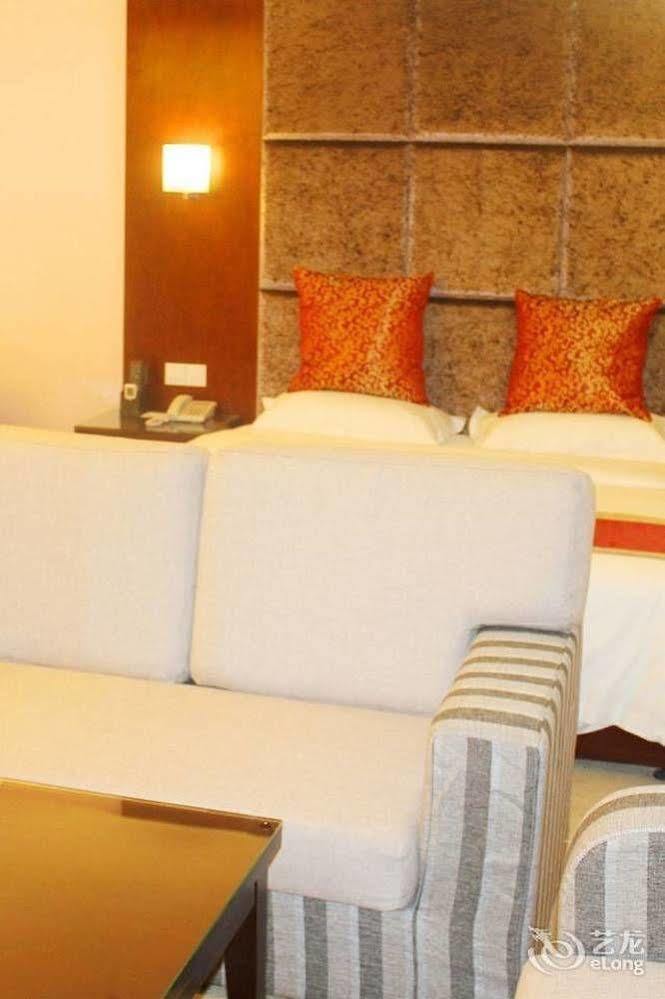 Chengdu Ronghome Hotel Bagian luar foto