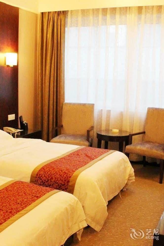 Chengdu Ronghome Hotel Bagian luar foto